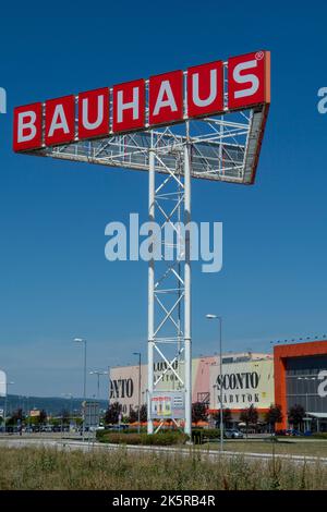 Bratislava, Slovaquie - 4 août 2022 : boutique Bauhaus. Bauhaus est une chaîne de vente au détail paneuropéenne allemande proposant des produits pour l'amélioration de la maison, gardenin Banque D'Images