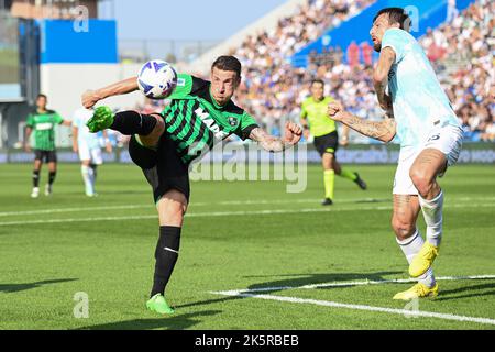 Reggio Emilia, Italie. 08th octobre 2022. Andrea Pinamonti (Sassuolo) tir sur but pendant les États-Unis Sassuolo vs Inter - FC Internazionale, football italien série A match à Reggio Emilia, Italie, 08 octobre 2022 crédit: Agence de photo indépendante / Alamy Live News Banque D'Images