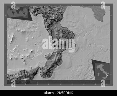 Calabre, région de l'Italie. Carte d'altitude à deux niveaux avec lacs et rivières. Cartes d'emplacement auxiliaire d'angle Banque D'Images