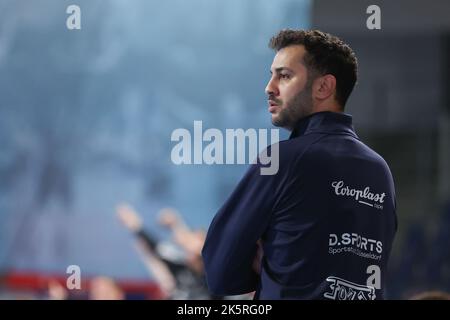 Nuremberg, Allemagne. 06th octobre 2022. Handball: Bundesliga, HC Erlangen - Bergischer HC, Matchday 7 à l'Arena Nürnberger Versicherung. Le Bergischer HC entraîneur Jamal Naji gestes sur la touche. Credit: Daniel Karmann/dpa/Alay Live News Banque D'Images