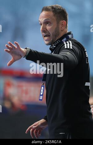 Nuremberg, Allemagne. 06th octobre 2022. Handball: Bundesliga, HC Erlangen - Bergischer HC, Matchday 7 à l'Arena Nürnberger Versicherung. L'entraîneur d'Erlangen Raul Alonso fait des gestes sur la touche. Credit: Daniel Karmann/dpa/Alay Live News Banque D'Images