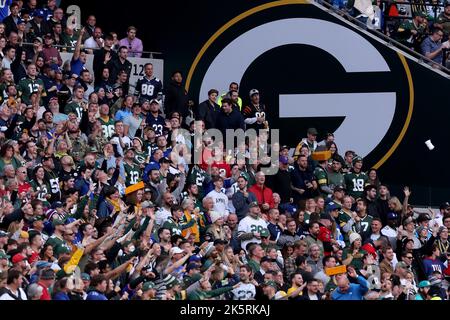 Londres, Royaume-Uni. 9th octobre 2022 ; Stade Tottenham Hotspur. Tottenham, Londres, Angleterre; NFL UK football, New York Giants versus GreenBay Packers: Les fans de Green Bay Packers soutiennent leur équipe Credit: Action plus Sports Images/Alay Live News Banque D'Images