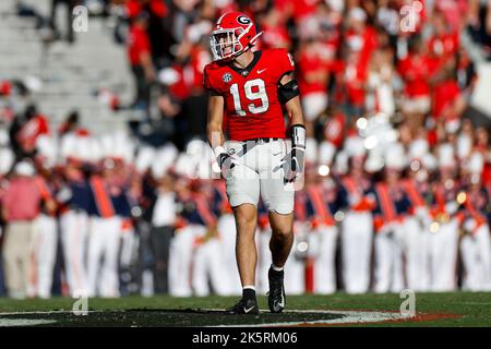 Georgia Bulldogs Tight End Brock Bowers (19) dans une position offensive lors d'un match de la saison régulière de football universitaire entre les Tigers Auburn et le GE Banque D'Images