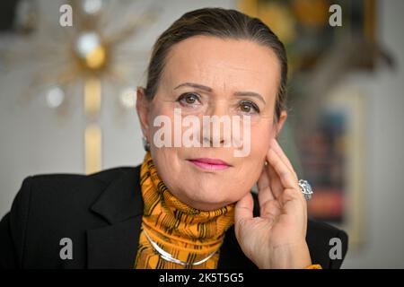 Prague, République tchèque. 04th octobre 2022. Office de régulation de l'énergie l'ancien chef et candidat à la présidence, Alena Vitaskova, pose sur 4 octobre 2022, à Prague, en République tchèque. Crédit : vit Simanek/CTK photo/Alay Live News Banque D'Images