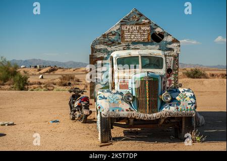 La montagne du salut est un environnement visionnaire à flanc de colline près de Slab City dans le désert californien du comté impérial créé par Leonard Knight Banque D'Images