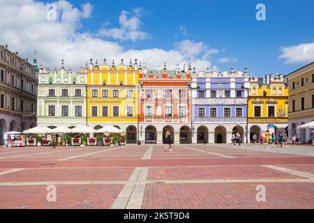 Maisons colorées sur la place du marché à Zamosc, Pologne Banque D'Images