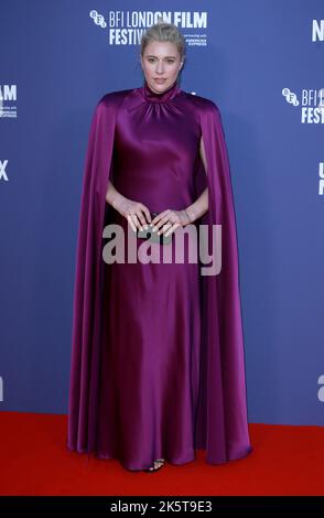 GRETA Gerwig participe à la première britannique « White Noise » au Royal Festival Hall de Londres, en Angleterre. Banque D'Images