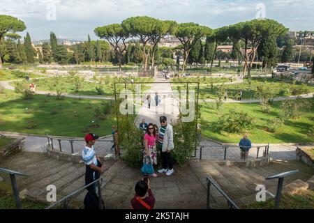 Rome, Italie - octobre 2022 - Roseto Comunale, la roseraie municipale, l'un des jardins les plus romantiques de Rome, sur la colline de l'Aventin Banque D'Images