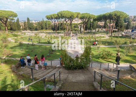 Rome, Italie - octobre 2022 - Roseto Comunale, la roseraie municipale, l'un des jardins les plus romantiques de Rome, sur la colline de l'Aventin Banque D'Images