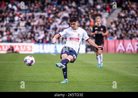 Aarhus, Danemark. 09th octobre 2022. Eric Kahl (19) de l'AGF vu lors du match Superliga de 3F entre le FG d'Aarhus et le FC Midtjylland au parc Ceres d'Aarhus. (Crédit photo : Gonzales photo/Alamy Live News Banque D'Images