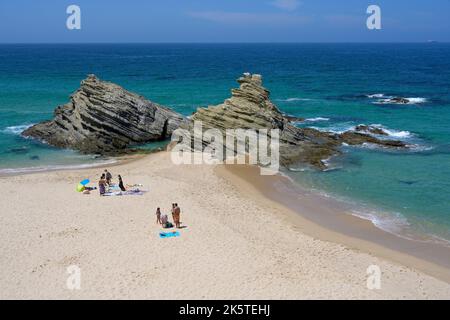 Plage de sable de Samouqueira, côte de Vicentina, Porto Covo, Sines, Alentejo, Portugal Banque D'Images