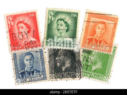 Montage de timbres-poste d'époque de Nouvelle-Zélande sur fond blanc. Banque D'Images