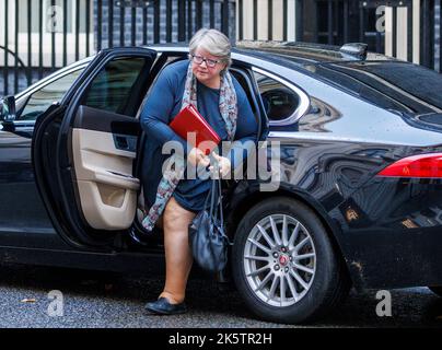 Londres, Royaume-Uni. 10th octobre 2022. Therese Coffey, vice-premier ministre et secrétaire d'État à la Santé et aux soins sociaux, à Downing Street pour une réunion. Crédit : Karl Black/Alay Live News Banque D'Images