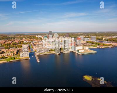 Point de vue aérien sur la ligne d'horizon d'Almere Flevoland pays-Bas Banque D'Images