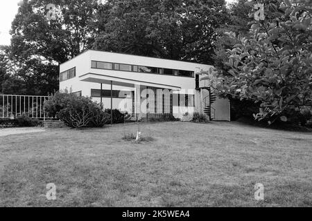 La maison de Gropius, à Lincoln, Massachusetts, a été magnifiquement conçue dans le style historique de Bauhaus. L'image a été capturée sur un film analogique noir et blanc. Banque D'Images
