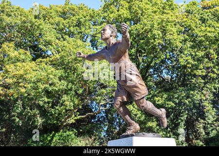 Statue de Jack Leslie à l'extérieur du terrain de football de Home Park Plymouth. Créé par Andy Edwards et moulé à la Castle Fine Arts Foundry. Installé en octobre Banque D'Images