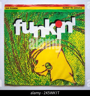 Couverture de l'image de la version simple de sept pouces de Funkin' pour la Jamaïque par Tom Browne, qui a été publié dans Banque D'Images