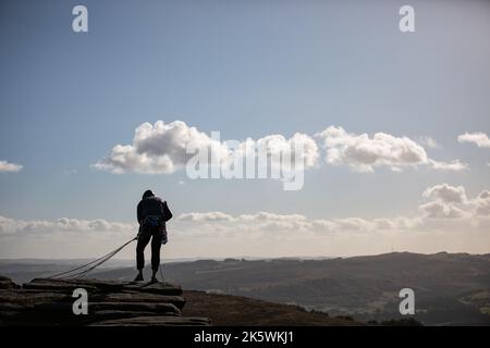 Escalade sur Stanage Edge, Peak District, Angleterre. 8th octobre 2022. Banque D'Images