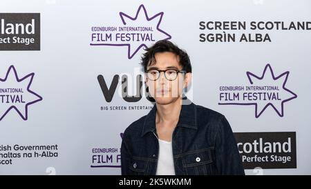 Acteur Justin H min à la première européenne de After Yang, Edinburgh International film Festival 2022 Red Carpet event Banque D'Images