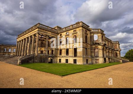 Une vue sud-est de la ruinée Witley court, Worcestershire, Angleterre Banque D'Images