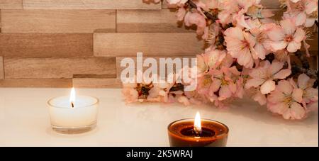 Bougies et pierres, atmosphère zen. Banque D'Images