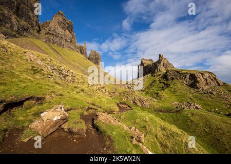 Le chemin à travers le Quiraing, île de Skye, Écosse Banque D'Images