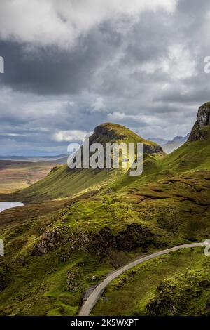 Cleat et la crête de Trotternish depuis le chemin de Quiraing, île de Sky, Écosse Banque D'Images