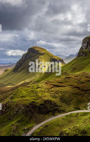 Cleat et la crête de Trotternish depuis le chemin de Quiraing, île de Sky, Écosse Banque D'Images