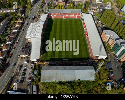 Bienvenue au Wrexham football Club, le célèbre champ de courses appartenant à Deadpool Star Ryan Reynolds de l'Air Aerial Drone Images rob mcelhenney Banque D'Images