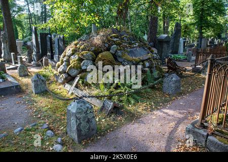 Tombeau de Cairn dans le cimetière de Hietaniemi, Helsinki, Finlande Banque D'Images