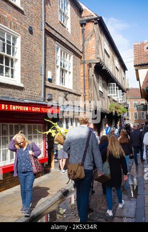 Les ruines à York où les rues sont étroites et généralement bondées de touristes Banque D'Images