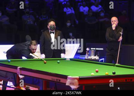 Judd Trump joue un coup de feu lors du match de quart de finale de 1st contre John Higgns de Hong Kong Masters au Hong Kong Coliseum. 06OCT22 SCMP/Dickson Lee Banque D'Images