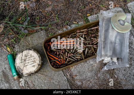 Borova, Ukraine. 7th octobre 2022. Des balles et autres ammoniaations se trouvent dans un centre de loisirs, au nord du village de Borova. La police a déclaré que des troupes russes y étaient basées pendant l'occupation. Les troupes ukrainiennes ont fait des progrès à l'est et libéré plus de colonies dans la région de Kharkiv. Il a été dit que le village Borova dans le district d'Izuim a été libéré le 3rd octobre. (Image de crédit : © Ashley Chan/SOPA Images via ZUMA Press Wire) Banque D'Images