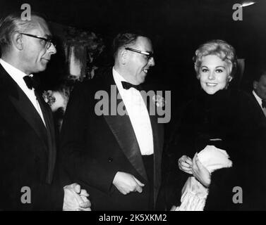 KIM NOVAK à la première / réception de mai 1956 à l'Opéra de Blackpool de EDDY DUCHIN STORY 1956 réalisateur GEORGE SIDNEY publicité pour Columbia Pictures Banque D'Images