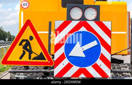 Signalisation routière sur le chariot en gros plan Banque D'Images