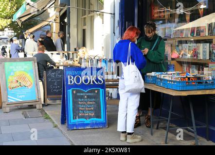 Primrose Hill Books dans le village haut de gamme de Primrose Hill avec des magasins indépendants le long de Regents Park Road, dans le nord de Londres, Royaume-Uni Banque D'Images