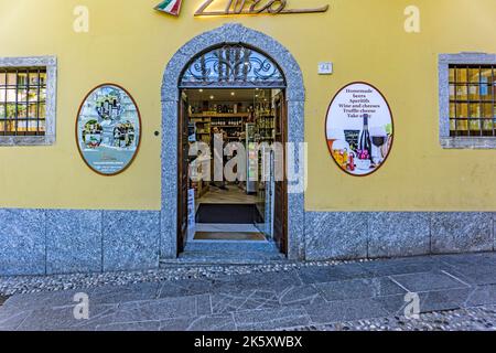 Da Caio, épicerie fine à Bellagio, sur le lac de Côme, en Italie. Banque D'Images