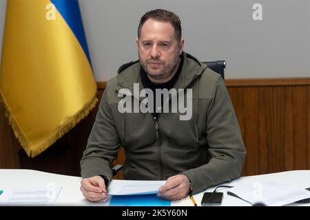 Kiev, Ukraine. 10th octobre 2022. Le chef du bureau du président ukrainien Andriy Yermak s'adresse à la Conférence sur la menace de chiffrement par téléconférence du Palais Mariinsky, 10 octobre 2022, à Kiev, en Ukraine. Credit: Bureau de presse présidentiel ukrainien/Présidence ukrainienne/Alamy Live News Banque D'Images