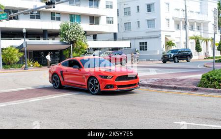 Miami Beach, Floride États-Unis - 14 avril 2021: Red ford mustang 5,0 gt cs voiture, vue d'angle Banque D'Images