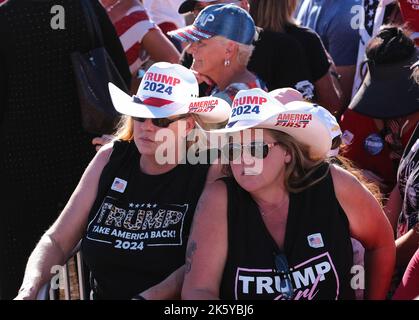 Mesa, Arizona, États-Unis. 9th octobre 2022. Make America Great Rally à Mesa, en Arizona, à la tête de l'ancien président Donald Trump . Trump faisait campagne pour les candidats républicains de l'Arizona à l'Amérique d'abord pour les élections de mi-mandat. (Image de crédit : © Christopher Brown/ZUMA Press Wire) Banque D'Images