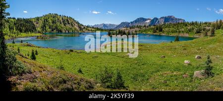 Panorama du lac Rock Isle dans le Sunshine Meadows de Sunshine Village, en Alberta Banque D'Images
