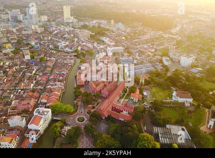 Vue aérienne de la ville de Malacca au lever du soleil Banque D'Images