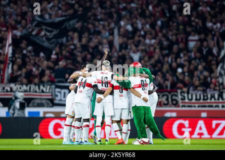Stuttgart, Allemagne. 09th octobre 2022. Football: Bundesliga, VfB Stuttgart - 1. FC Union Berlin, Matchday 9, Mercedes-Benz Arena. L'équipe du VfB Stuttgart se tient dans le cercle d'équipe avant le match. Credit: Tom Weller/dpa - Nutzung nur nach schriftlicher Vereinbarung mit der dpa/Alay Live News Banque D'Images