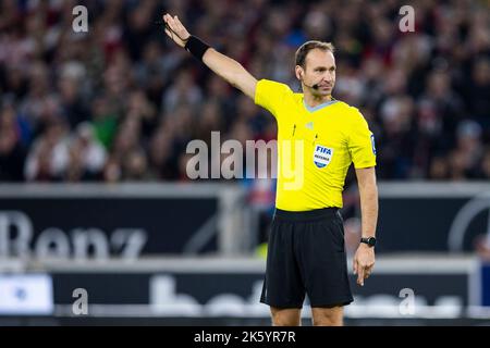 Stuttgart, Allemagne. 09th octobre 2022. Football: Bundesliga, VfB Stuttgart - 1. FC Union Berlin, Matchday 9, Mercedes-Benz Arena. Arbitre Bastian Dankert gestes. Credit: Tom Weller/dpa - Nutzung nur nach schriftlicher Vereinbarung mit der dpa/Alay Live News Banque D'Images