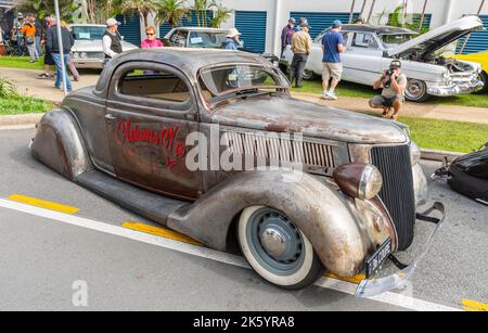 Coupé Ford v8 1938 patiné au festival rétro Cooly Rocks n à Coolangatt, Gold Coast, Quensland, australie Banque D'Images