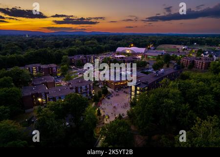 Vue aérienne du campus universitaire au coucher du soleil Banque D'Images