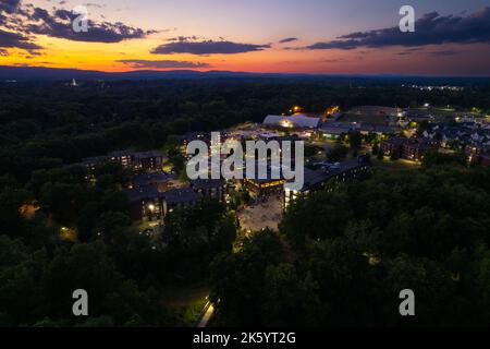 Vue aérienne du campus universitaire au coucher du soleil Banque D'Images