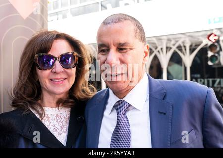 New York, États-Unis. 10th octobre 2022. L'ancien gouverneur David Paterson (R) assiste au défilé annuel du Columbus Day sur la Cinquième Avenue à Manhattan, à New York, sur 10 octobre 2022. (Photo de Lev Radin/Sipa USA) crédit: SIPA USA/Alay Live News Banque D'Images