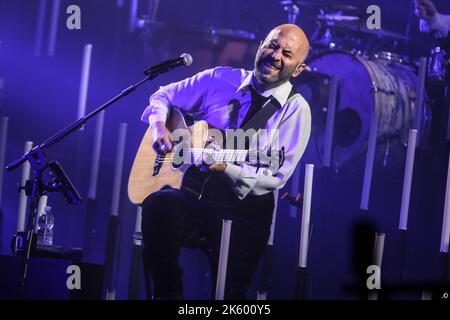 Théâtre Creberg, Bergame, Italie, 10 octobre 2022, Negramaro , Giuliano Sangiorgi pendant Negramaro - concert de musique Banque D'Images