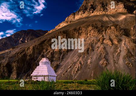 Stupa à Tabo, un village sérine situé dans la vallée de Spiti, Himachal Pradesh, Inde. Banque D'Images